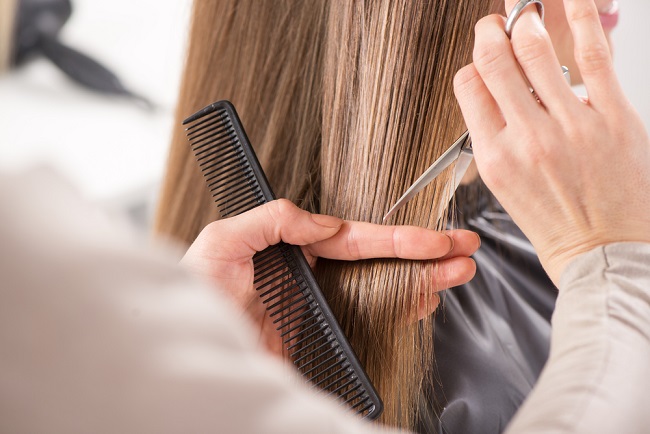 Hairdresser,Cut,Hair,Of,A,Woman.,Close-up.